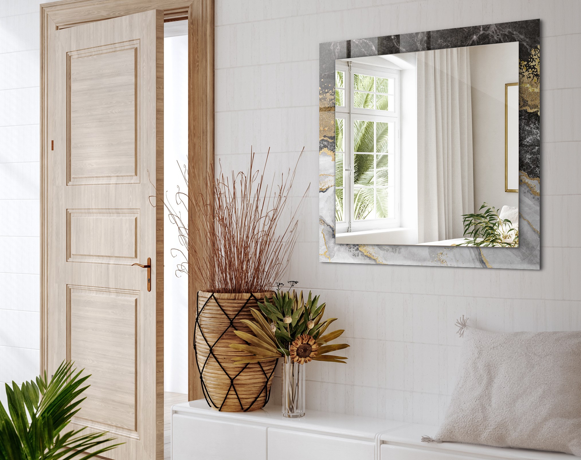  /> <p><strong>Więcej światła</strong></p> <p>Nasze lustro będzie idealnym uzupełnieniem Twoich wnętrz. Doskonale podkreśli zarówno zalety nowoczesnego i eleganckiego designu, jak i tradycyjnych stylów, wszystko to dzięki swojej wizualnej 